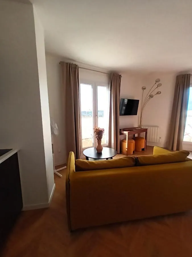 Apartment Paris Balcony Top Floor Room