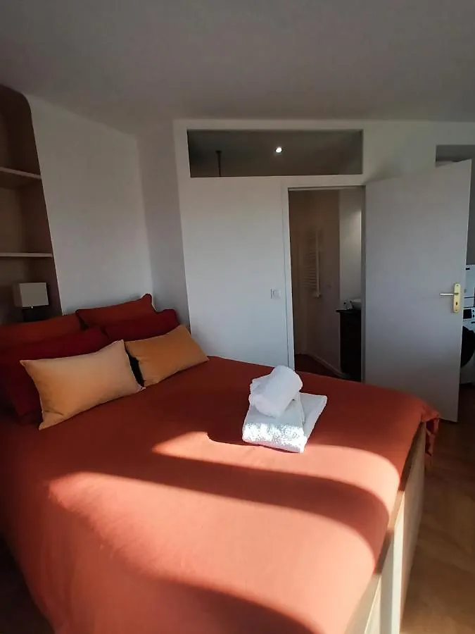 Apartment Paris Balcony Top Floor Room