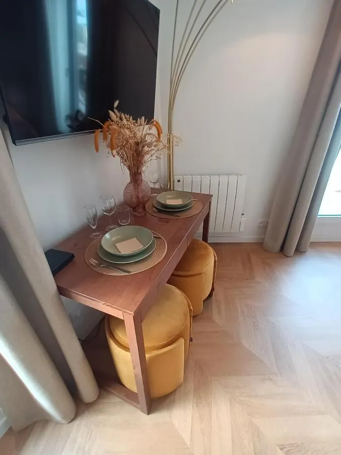 Paris Balcony Top Floor Room 0*,  France