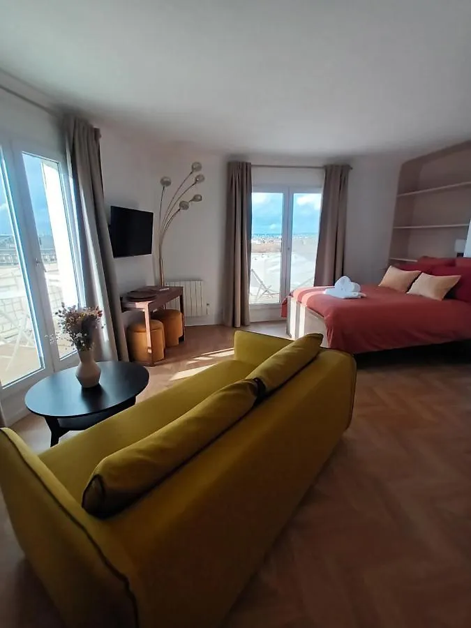 Paris Balcony Top Floor Room 0*,  France