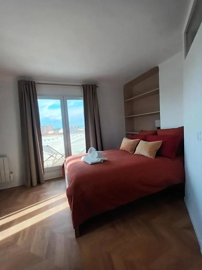 Apartment Paris Balcony Top Floor Room